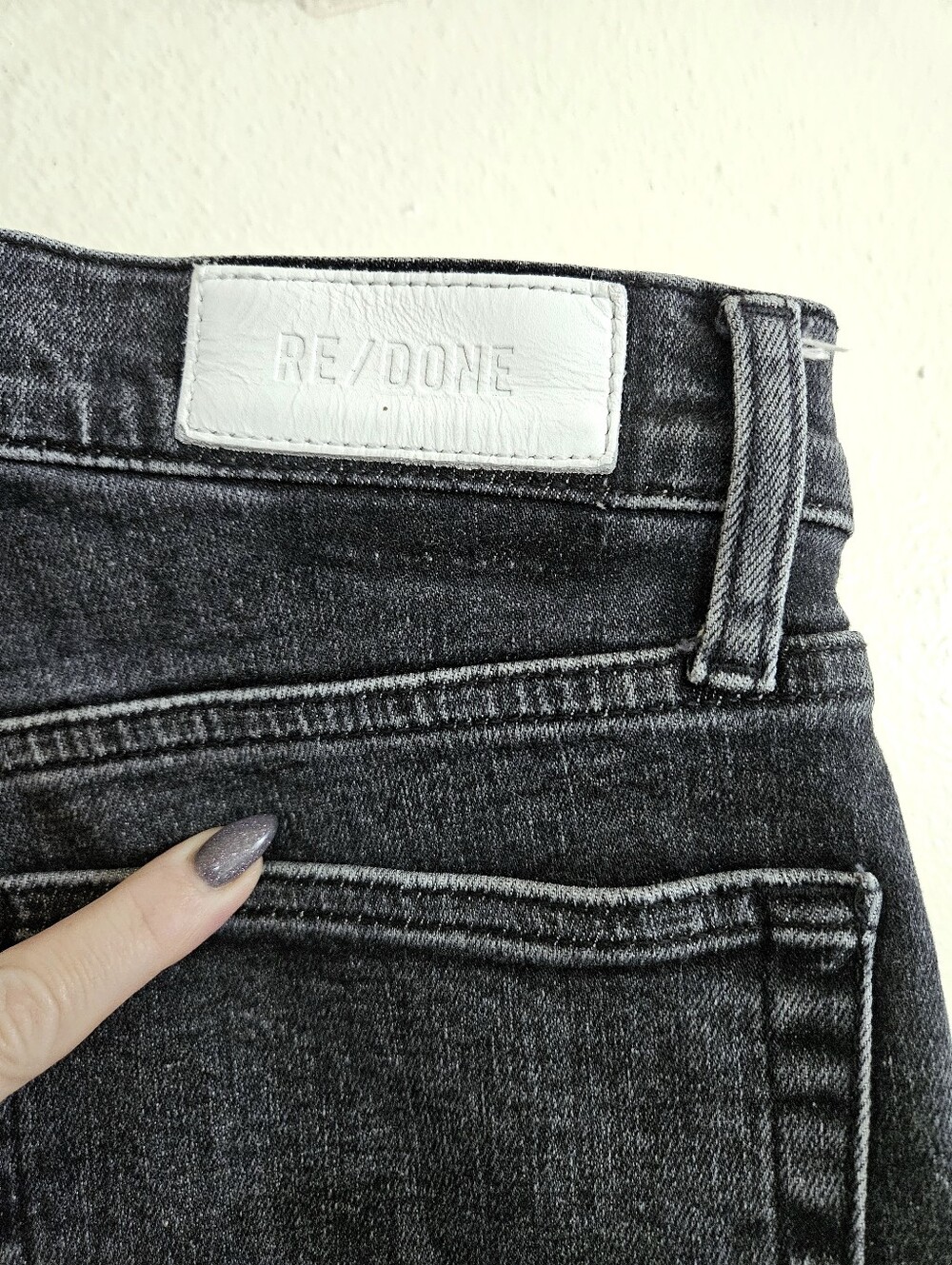 RE/DONE Jeans 70s Stove Pipe Distressed Jeans In Stoned Noir - Picture 7 of 8